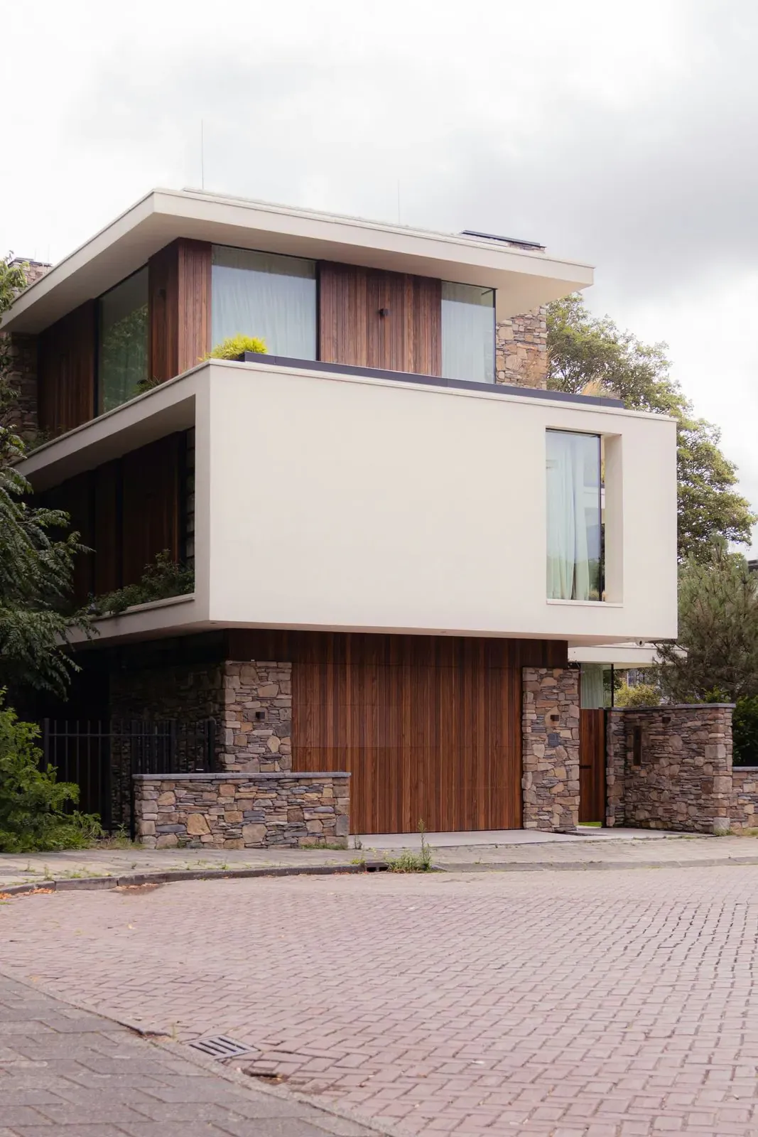 Side elevation showing the stepped upper floor