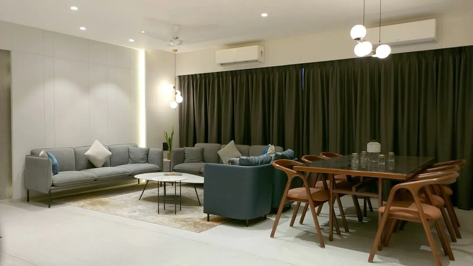 Dining corner against the green panelled wall