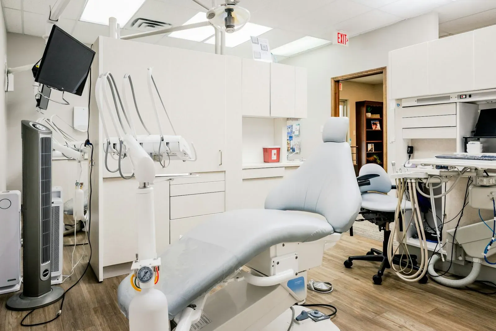 Second treatment room with equipment wall